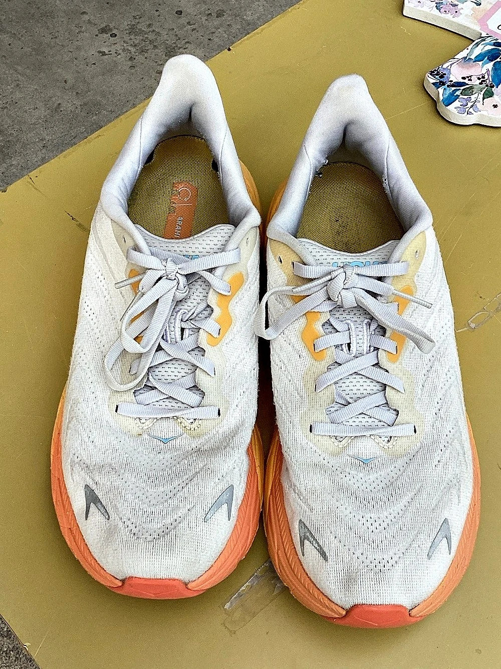HOKA Arahi 6 Athletic Shoes White & Orange